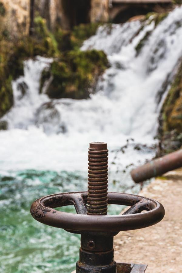 El Salto del Agua Auténtico El Molino de la Cascada Orbaneja Orbaneja del Castillo Exterior foto